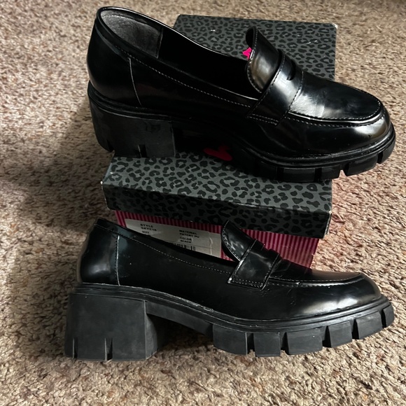 Me Too Syke Loafers - Picture 2 of 3